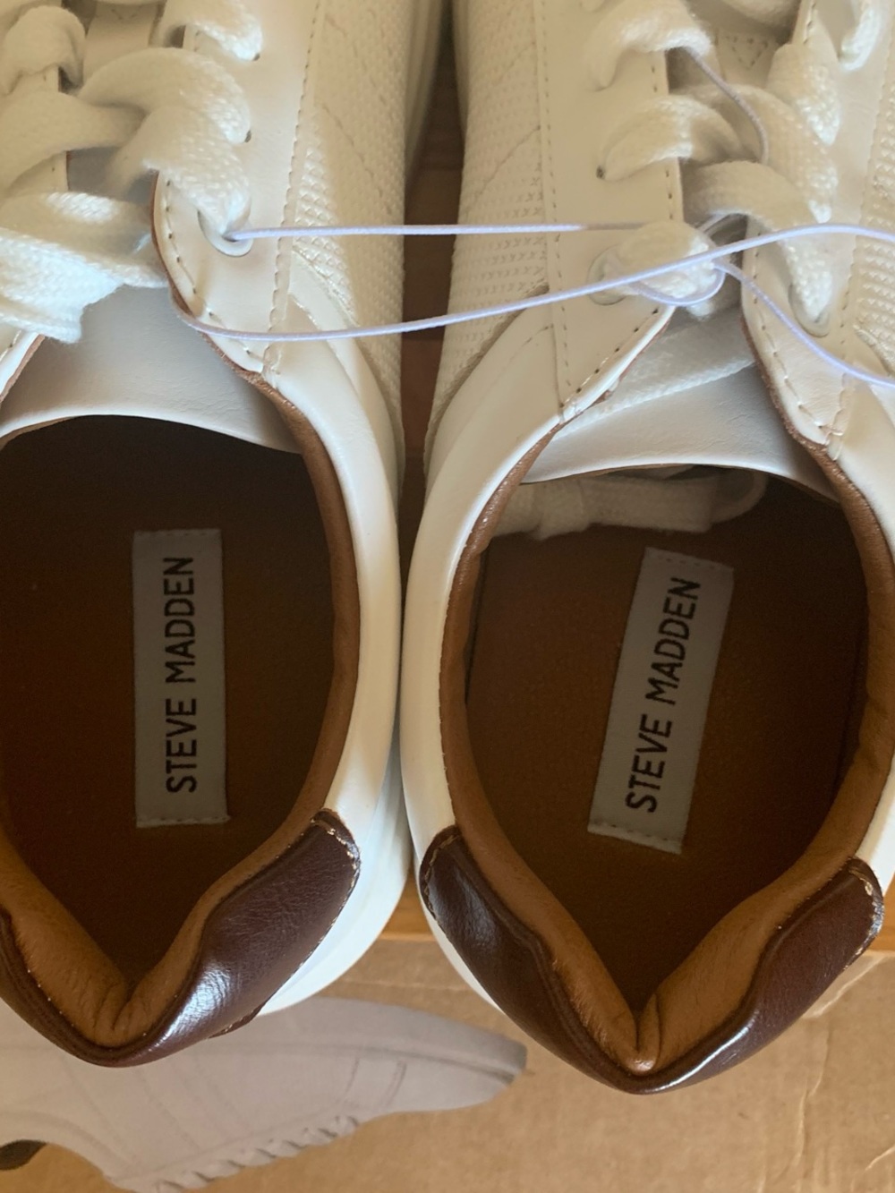 Steve Madden 10.5  White Lace-Up  court Sneakers brand new with tags - Picture 4 of 6